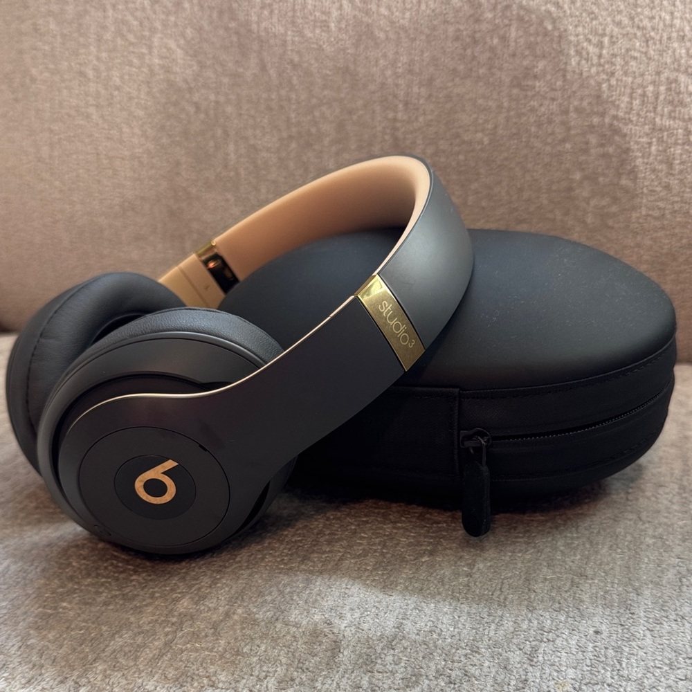 Beats by Dre Studio3 Wireless Headphones - Gray and Gold